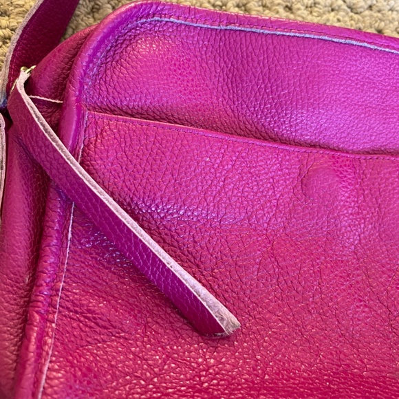 Must have crossbody - Picture 3 of 4